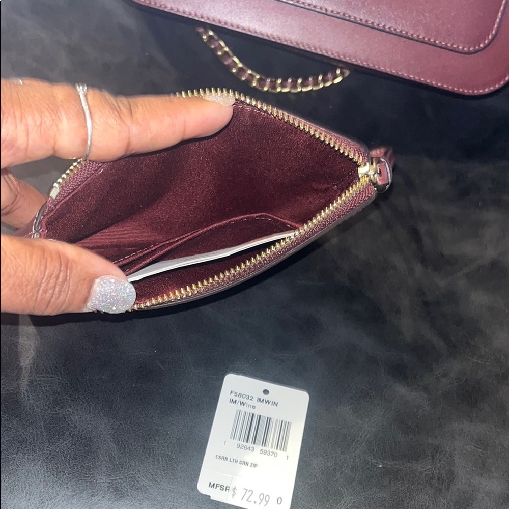 Coach Madison shoulder nah Elegant Burgundy Shoulder Bag with Gold Accents - Picture 14 of 14